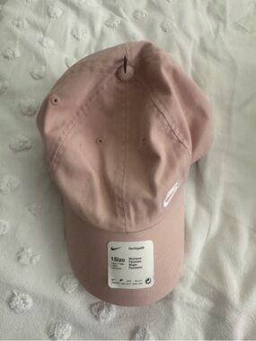Nike Heritage86 Adjustable Cap in Blush Pink